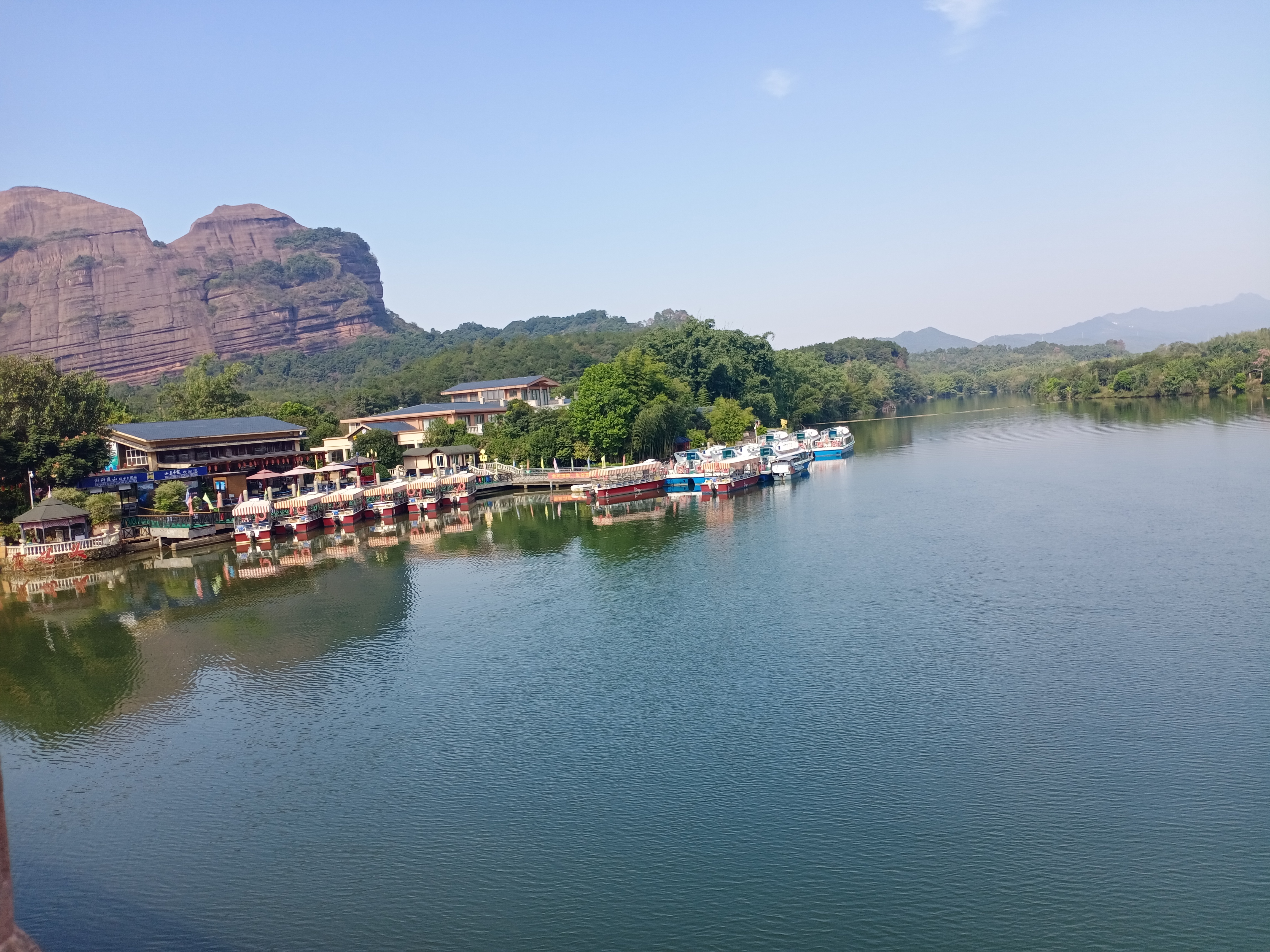 ＂丹霞地貌＂之韶关丹霞山(shān)，阳元山(shān)和長(cháng)老峰，单独拿(ná)出来都可(kě)以嗨上一整天！！(图2)