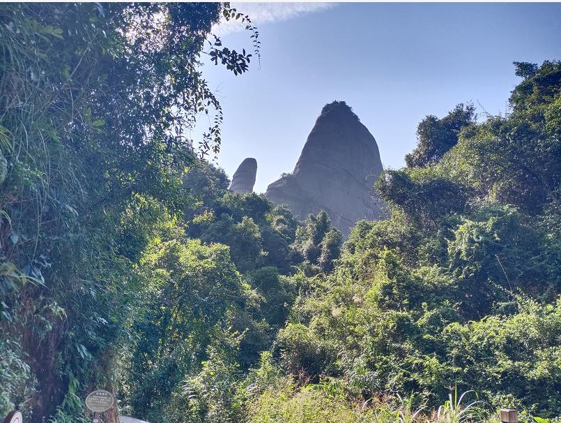 ＂丹霞地貌＂之韶关丹霞山(shān)，阳元山(shān)和長(cháng)老峰，单独拿(ná)出来都可(kě)以嗨上一整天！！(图3)